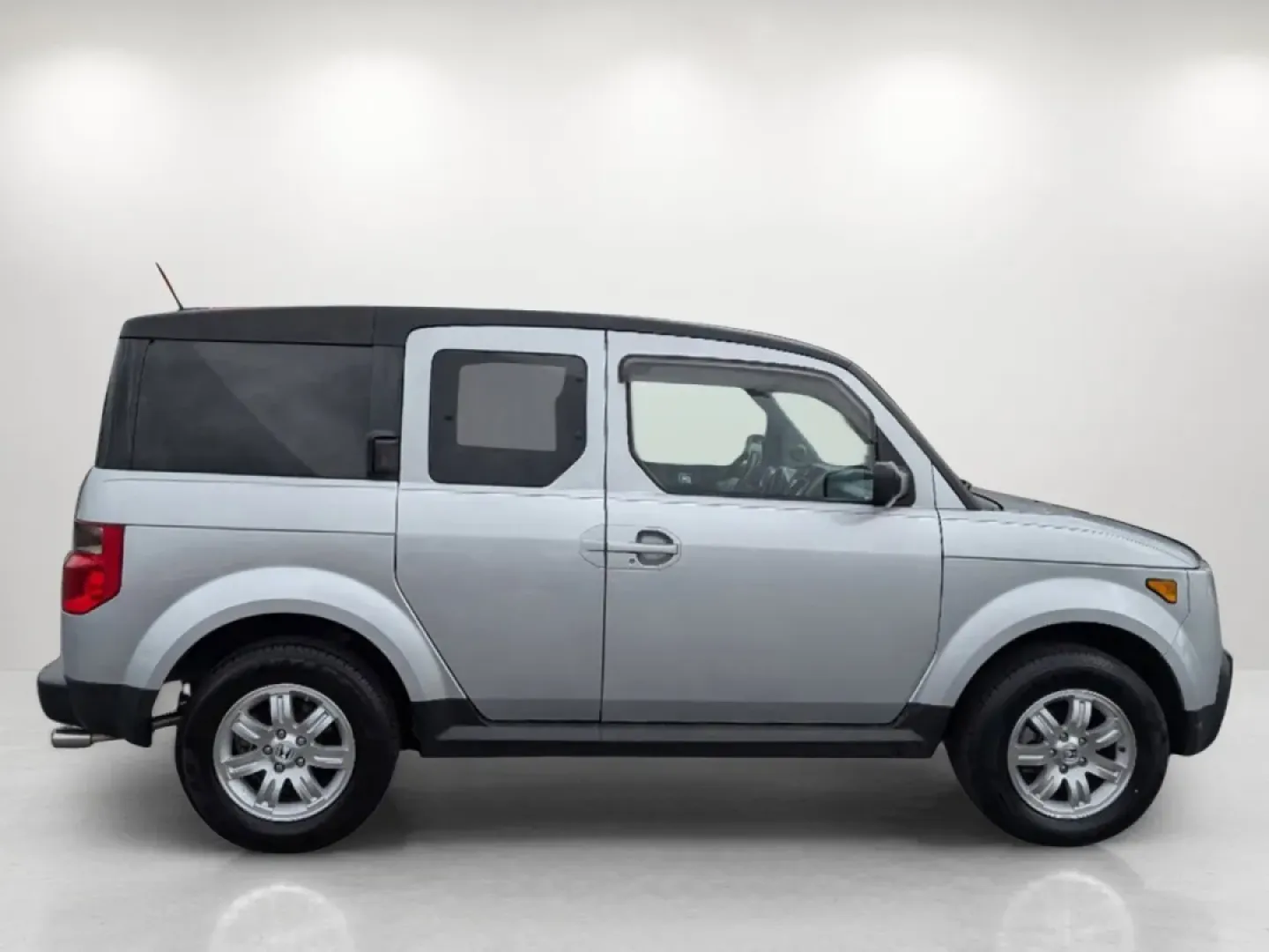 2008 Honda Element EX (5J6YH18788L) with an Other engine, located at 7000 Northlake Connector, Columbus, GA, 31904, (706) 987-8085, 32.524975, -84.978134 - **Adventure Awaits: Drive Home This 2008 Honda Element EX in Opelika, AL!**<br /> <br /> Are you ready to embrace life's adventures with a vehicle that perfectly combines style, versatility, and reliability? Meet the 2008 Honda Element EX, an SUV designed for those who crave the great outdoors or ne - Photo#3