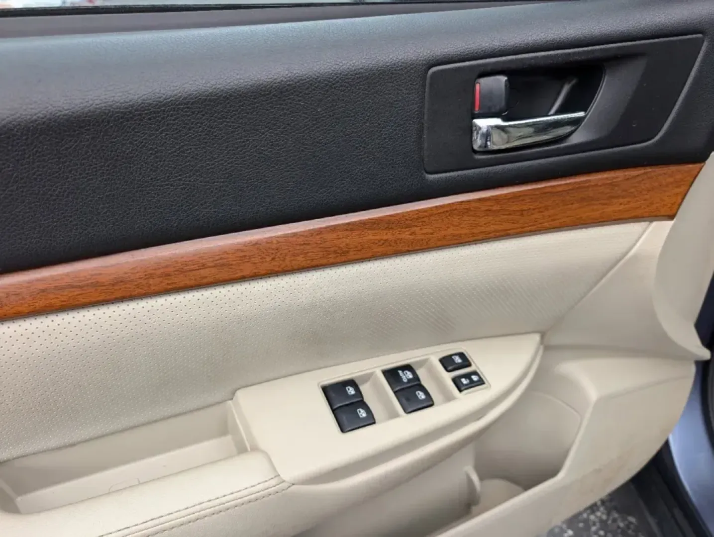 2014 /Warm Ivory Subaru Outback 2.5i Limited (4S4BRCLC0E3) with an Other engine, located at 1430 Gateway Drive, Opelika, AL, 36801, (334) 239-0944, 32.637871, -85.409790 - Discover the perfect companion for your weekend adventures and family outings with this stunning 2014 Subaru Outback 2.5i Limited, now available at Gils Auto in Opelika, AL. Whether you're navigating the scenic routes of Lee County or heading out on a family road trip to nearby Chewacla State Park, - Photo#8