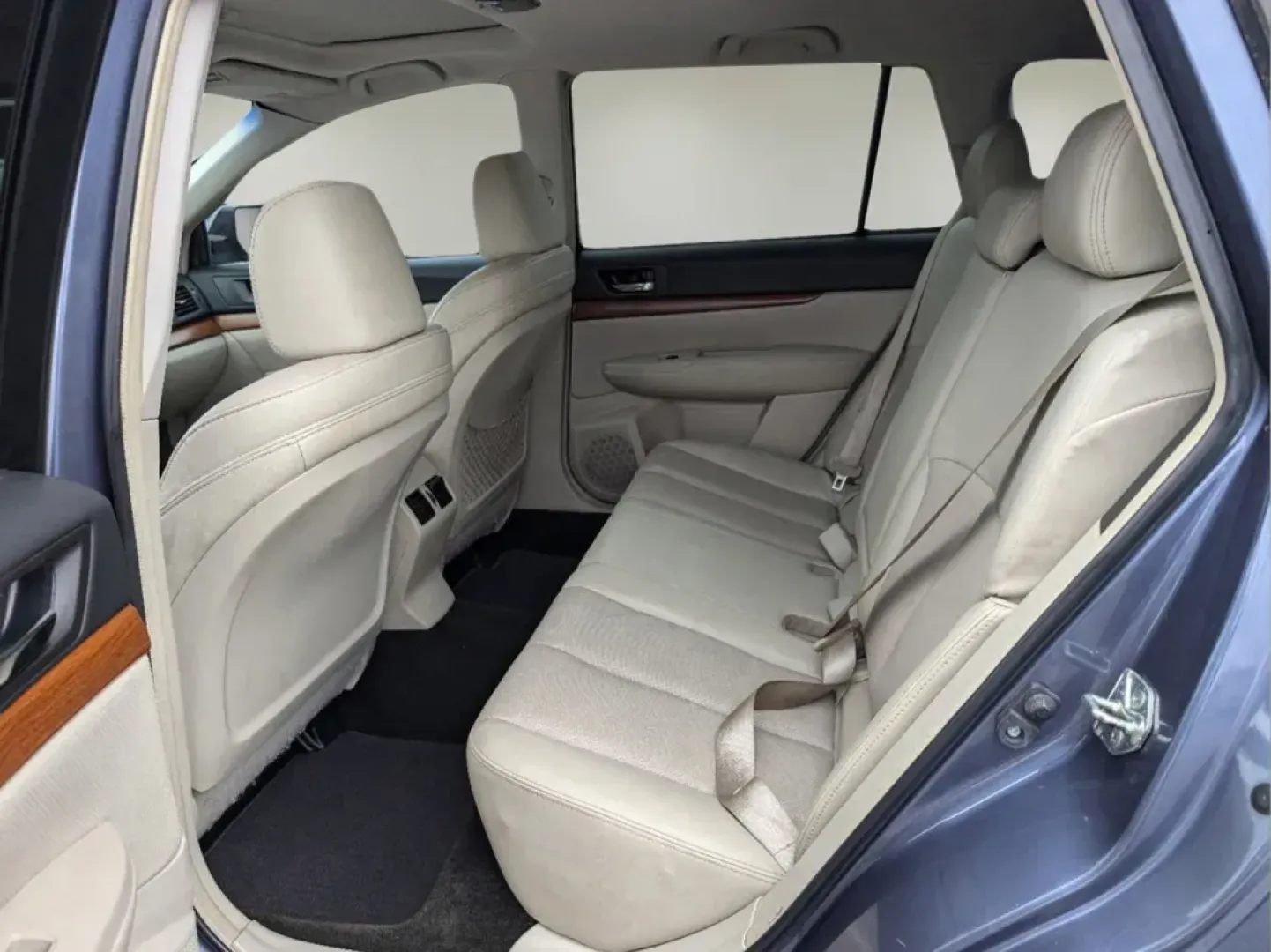 2014 /Warm Ivory Subaru Outback 2.5i Limited (4S4BRCLC0E3) with an Other engine, located at 1430 Gateway Drive, Opelika, AL, 36801, (334) 239-0944, 32.637871, -85.409790 - Discover the perfect companion for your weekend adventures and family outings with this stunning 2014 Subaru Outback 2.5i Limited, now available at Gils Auto in Opelika, AL. Whether you're navigating the scenic routes of Lee County or heading out on a family road trip to nearby Chewacla State Park, - Photo#10