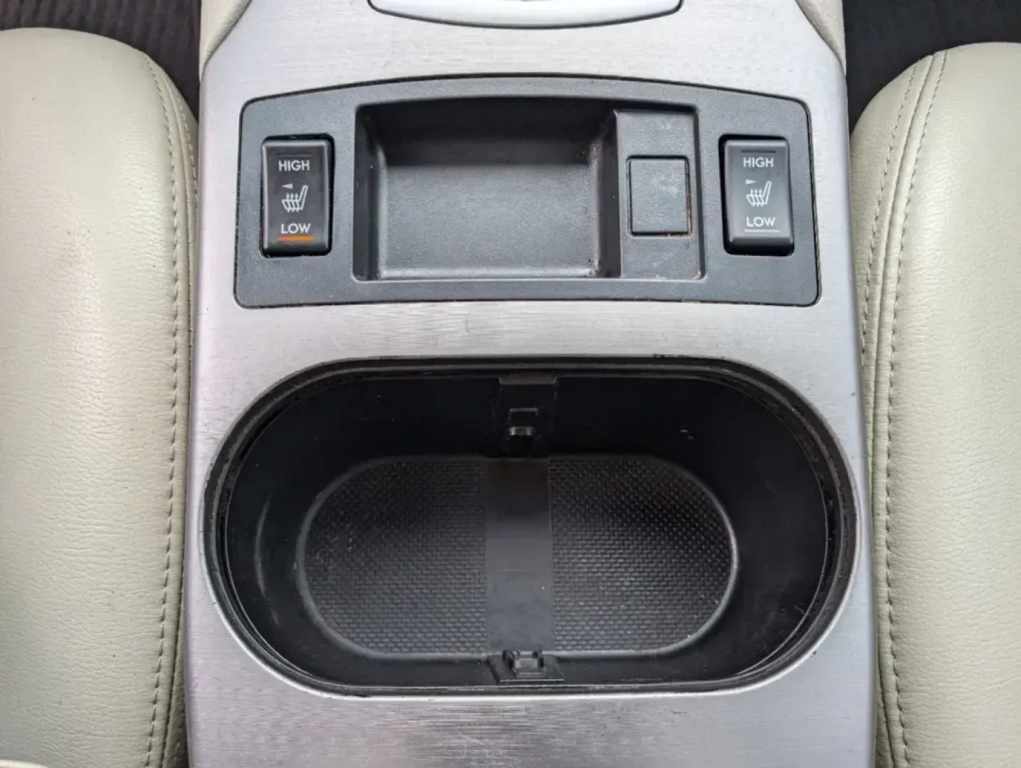 2014 /Warm Ivory Subaru Outback 2.5i Limited (4S4BRCLC0E3) with an Other engine, located at 1430 Gateway Drive, Opelika, AL, 36801, (334) 239-0944, 32.637871, -85.409790 - Discover the perfect companion for your weekend adventures and family outings with this stunning 2014 Subaru Outback 2.5i Limited, now available at Gils Auto in Opelika, AL. Whether you're navigating the scenic routes of Lee County or heading out on a family road trip to nearby Chewacla State Park, - Photo#14