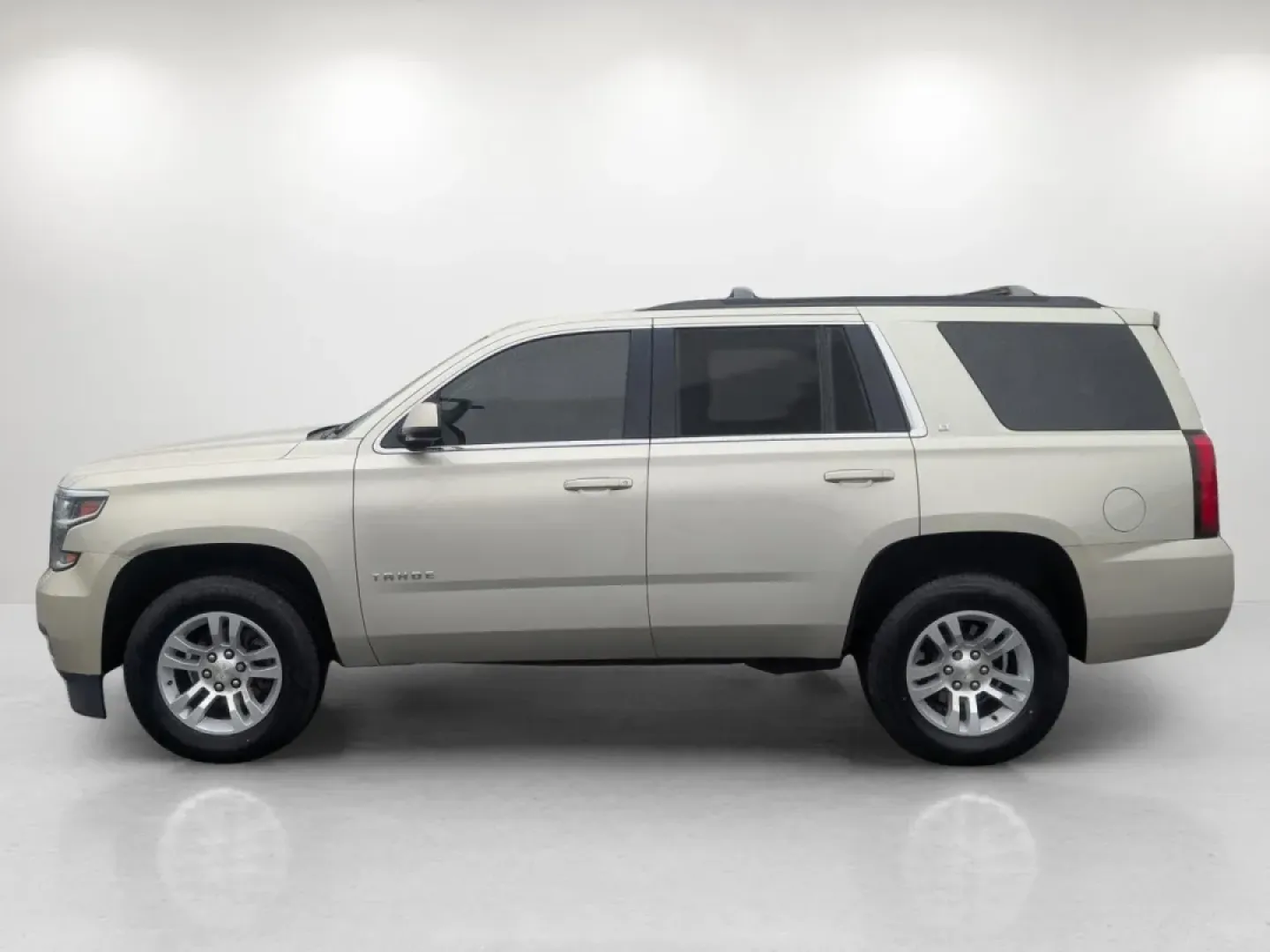 2016 /Cocoa/Dune Chevrolet Tahoe LT (1GNSCBKC4GR) with an Other engine, located at 1430 Gateway Drive, Opelika, AL, 36801, (334) 239-0944, 32.637871, -85.409790 - Unleash the adventure of a lifetime with the 2016 Chevrolet Tahoe LT, the perfect vehicle for families on the go, weekend adventurers, or anyone looking to elevate their daily commute. At Gils Auto, located conveniently at 3959 U.S. 80 W, Phenix City, AL, we specialize in delivering quality vehicles - Photo#6