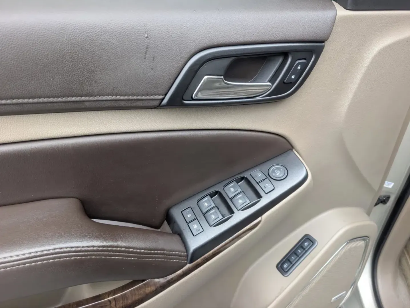 2016 /Cocoa/Dune Chevrolet Tahoe LT (1GNSCBKC4GR) with an Other engine, located at 1430 Gateway Drive, Opelika, AL, 36801, (334) 239-0944, 32.637871, -85.409790 - Unleash the adventure of a lifetime with the 2016 Chevrolet Tahoe LT, the perfect vehicle for families on the go, weekend adventurers, or anyone looking to elevate their daily commute. At Gils Auto, located conveniently at 3959 U.S. 80 W, Phenix City, AL, we specialize in delivering quality vehicles - Photo#7