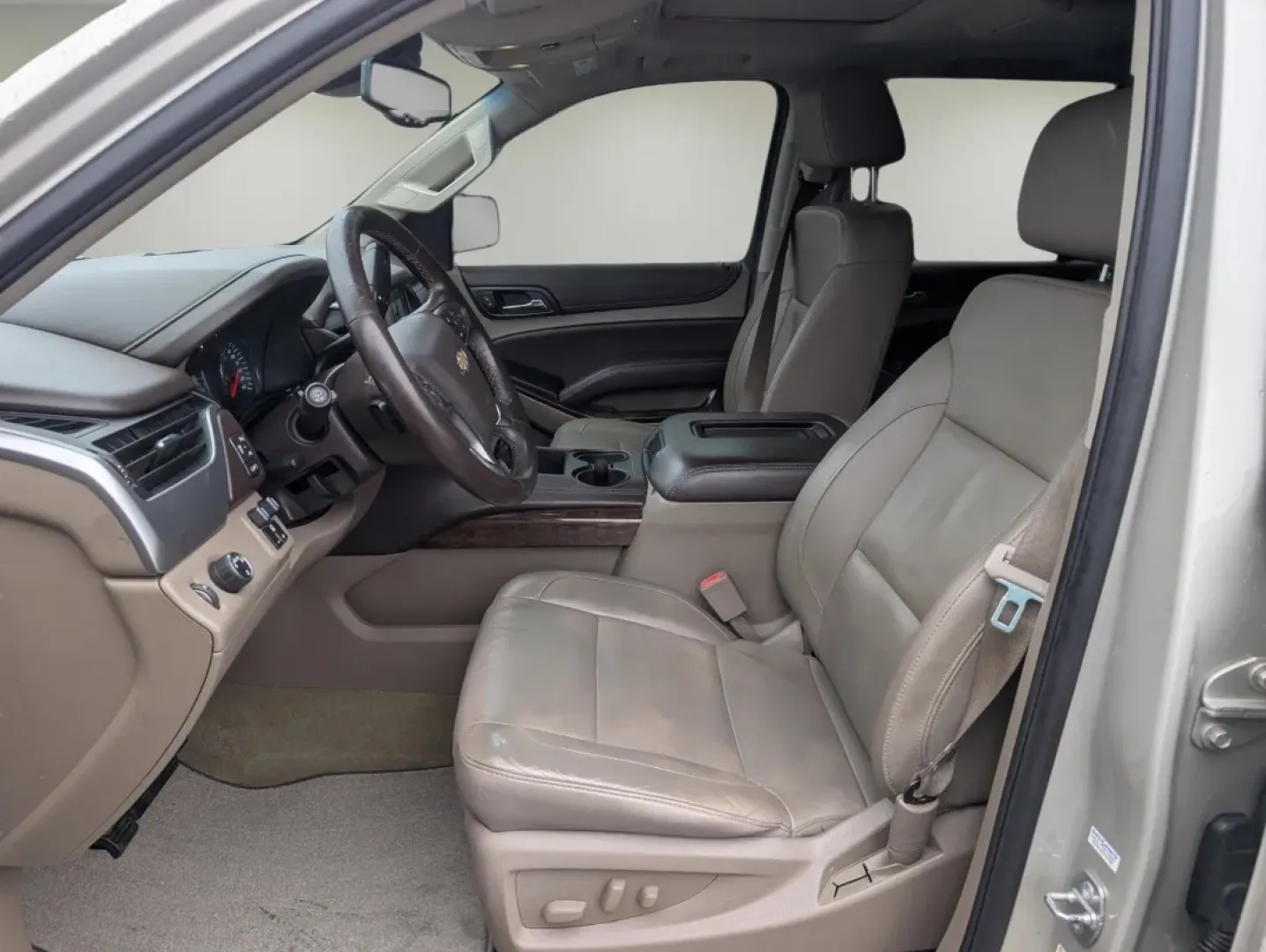 2016 /Cocoa/Dune Chevrolet Tahoe LT (1GNSCBKC4GR) with an Other engine, located at 1430 Gateway Drive, Opelika, AL, 36801, (334) 239-0944, 32.637871, -85.409790 - Unleash the adventure of a lifetime with the 2016 Chevrolet Tahoe LT, the perfect vehicle for families on the go, weekend adventurers, or anyone looking to elevate their daily commute. At Gils Auto, located conveniently at 3959 U.S. 80 W, Phenix City, AL, we specialize in delivering quality vehicles - Photo#8