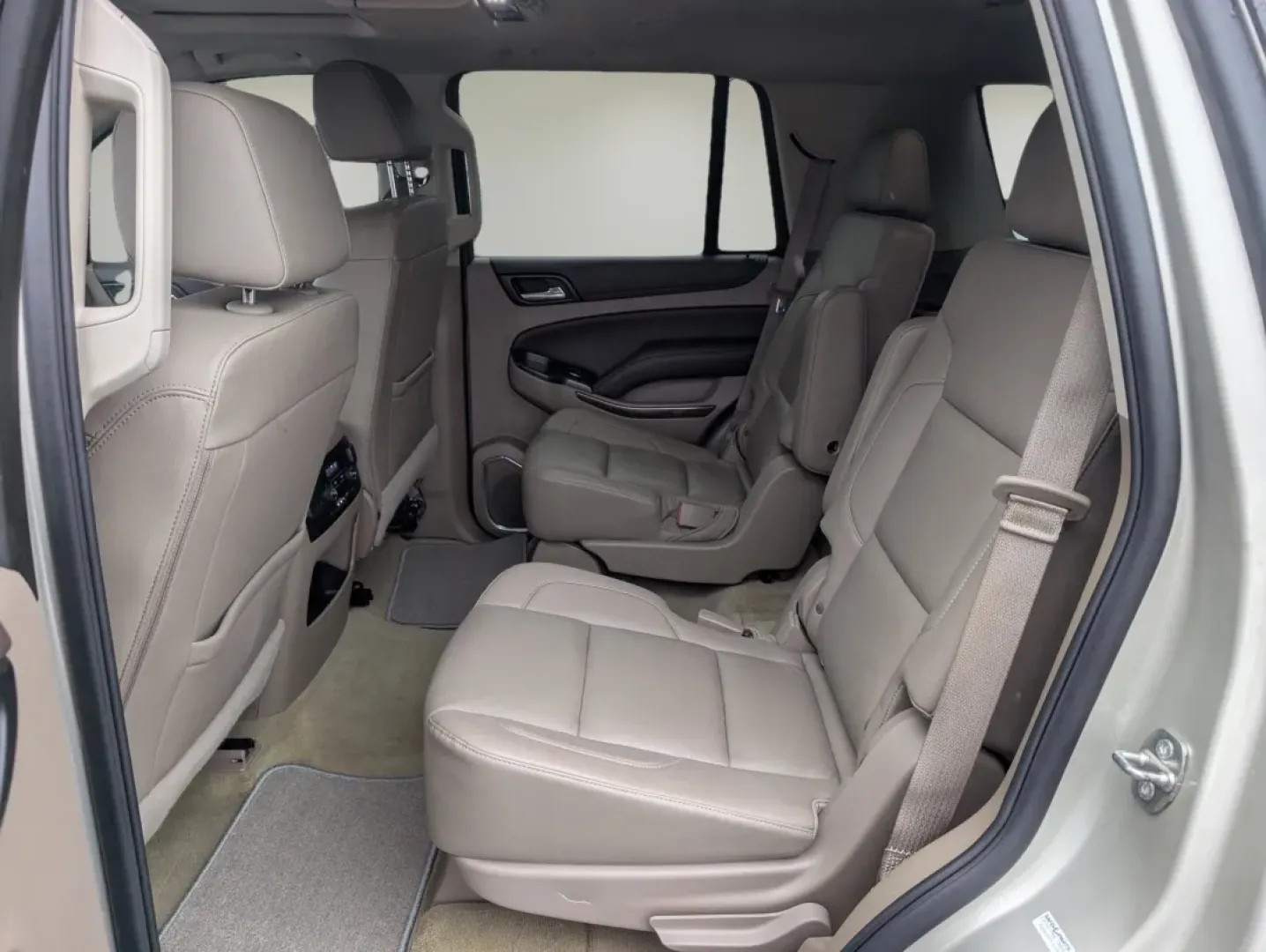 2016 /Cocoa/Dune Chevrolet Tahoe LT (1GNSCBKC4GR) with an Other engine, located at 1430 Gateway Drive, Opelika, AL, 36801, (334) 239-0944, 32.637871, -85.409790 - Unleash the adventure of a lifetime with the 2016 Chevrolet Tahoe LT, the perfect vehicle for families on the go, weekend adventurers, or anyone looking to elevate their daily commute. At Gils Auto, located conveniently at 3959 U.S. 80 W, Phenix City, AL, we specialize in delivering quality vehicles - Photo#9