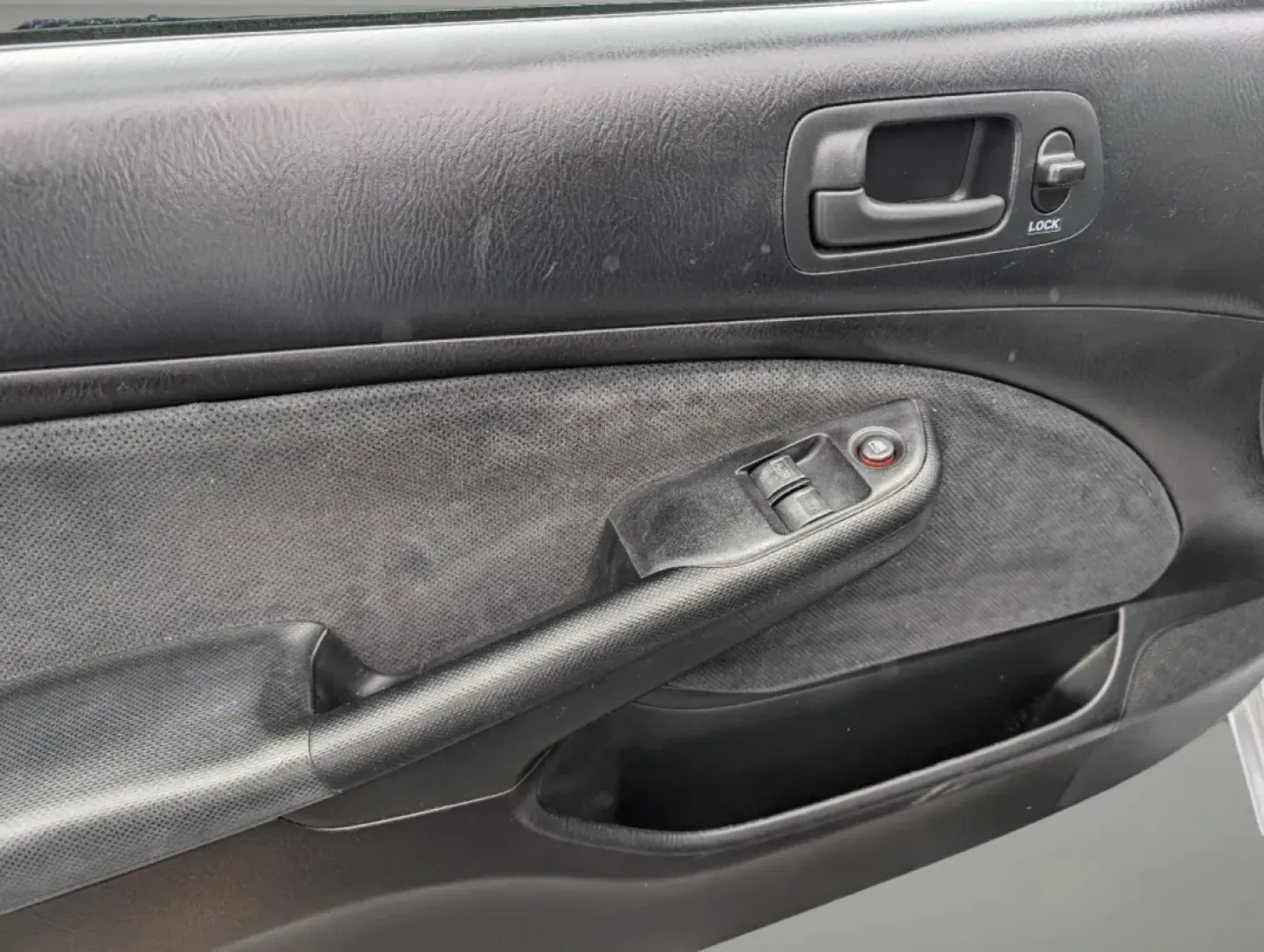 2005 Honda Civic Cpe LX (1HGEM22595L) with an Other engine, located at 3959 U.S. 80 W, Phenix City, AL, 36870, (334) 297-4885, 32.469296, -85.135185 - **Elevate Your Daily Commute with the 2005 Honda Civic Cpe LX!**<br /> <br /> Are you looking for a reliable vehicle that perfectly balances style, efficiency, and affordability? The 2005 Honda Civic Cpe LX is a fantastic choice for budget-conscious buyers and anyone in need of dependable transporta - Photo#8