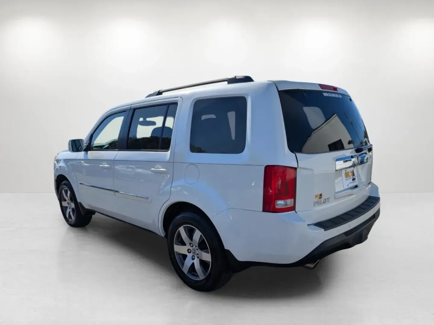 2013 Honda Pilot Touring (5FNYF3H95DB) with an Other engine, located at 5115 14th Ave., Columbus, GA, 31904, (706) 323-0345, 32.511494, -84.971046 - **Discover the 2013 Honda Pilot Touring Your Ultimate Family Adventurer at Gils Auto in Phenix City!**<br /> <br /> Are you ready to elevate your family adventures or elevate your daily commute? The 2013 Honda Pilot Touring is the perfect SUV for those who value space, comfort, and reliability. Wit - Photo#6