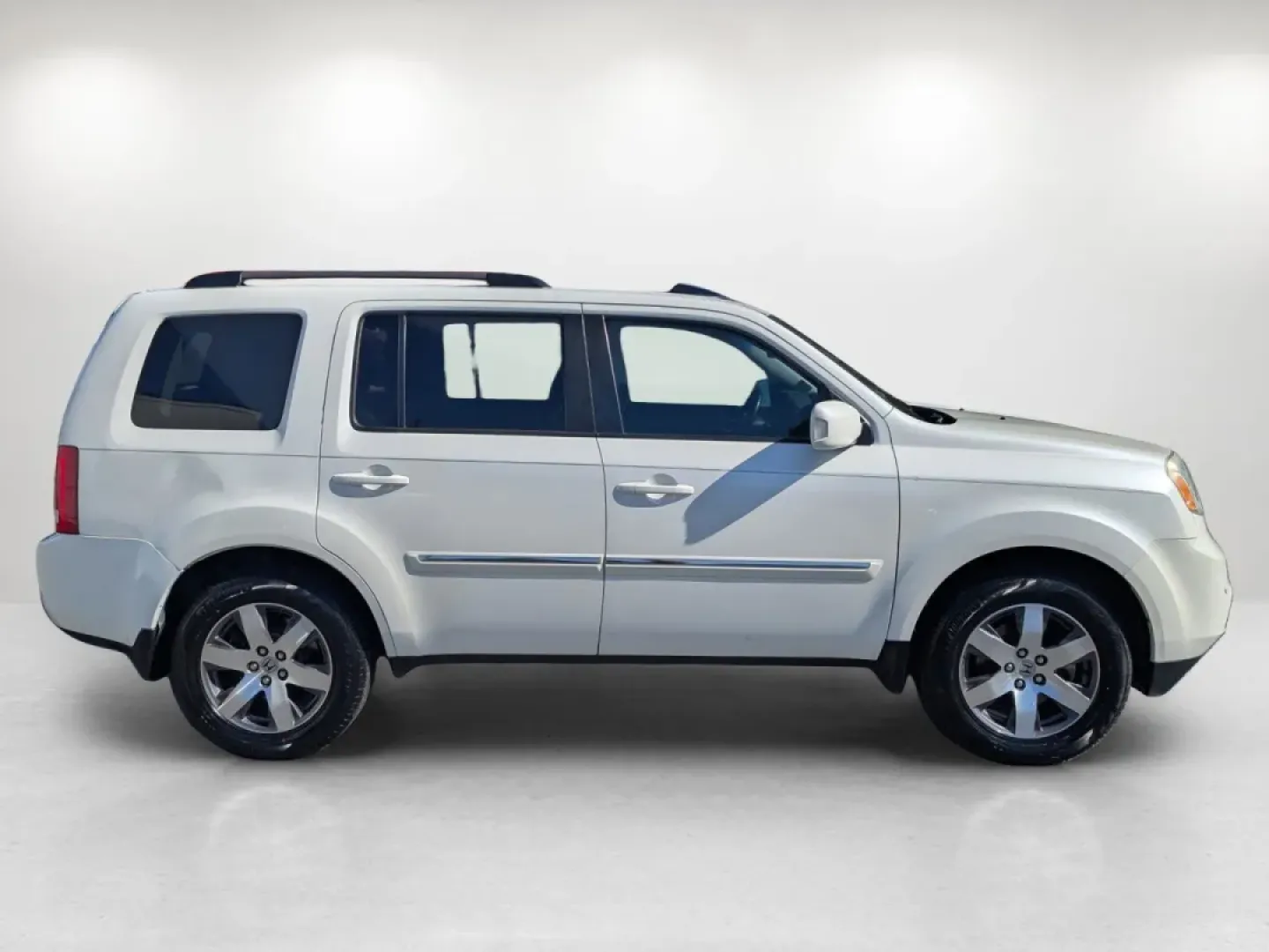 2013 Honda Pilot Touring (5FNYF3H95DB) with an Other engine, located at 804 22nd Ave, Phenix City, AL, 36870, (334) 297-1860, 32.484749, -85.024475 - **Discover the 2013 Honda Pilot Touring Your Ultimate Family Adventurer at Gils Auto in Phenix City!**<br /> <br /> Are you ready to elevate your family adventures or elevate your daily commute? The 2013 Honda Pilot Touring is the perfect SUV for those who value space, comfort, and reliability. Wit - Photo#3