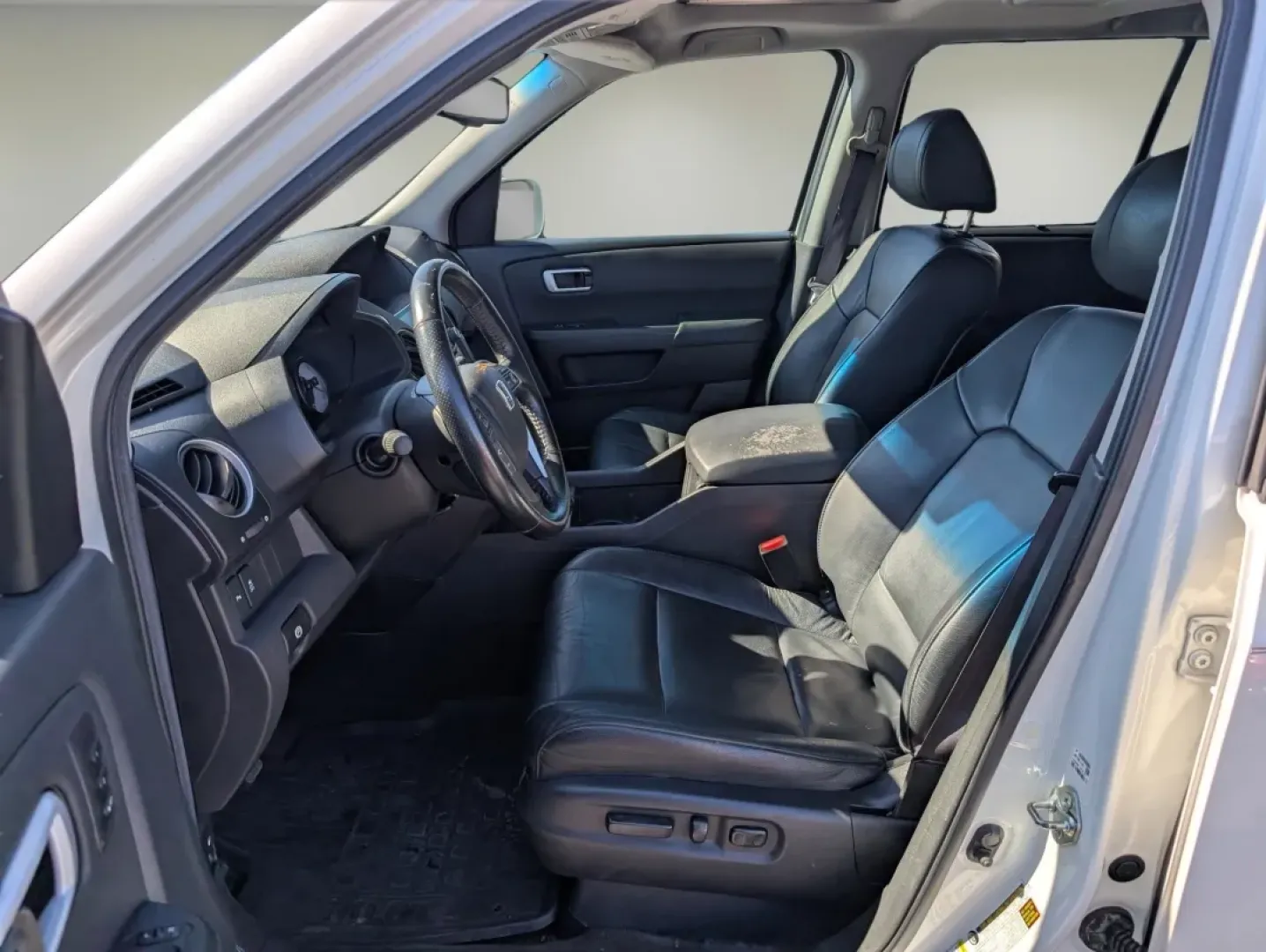 2013 Honda Pilot Touring (5FNYF3H95DB) with an Other engine, located at 804 22nd Ave, Phenix City, AL, 36870, (334) 297-1860, 32.484749, -85.024475 - **Discover the 2013 Honda Pilot Touring Your Ultimate Family Adventurer at Gils Auto in Phenix City!**<br /> <br /> Are you ready to elevate your family adventures or elevate your daily commute? The 2013 Honda Pilot Touring is the perfect SUV for those who value space, comfort, and reliability. Wit - Photo#9