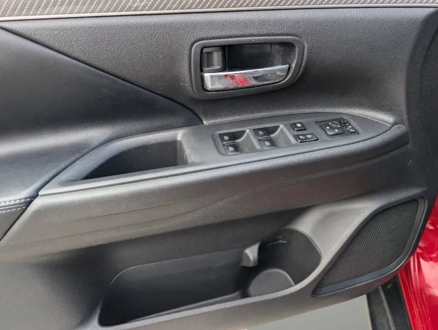 2020 Mitsubishi Outlander SEL (JA4AZ3A35LZ) with an Other engine, located at 1430 Gateway Drive, Opelika, AL, 36801, (334) 239-0944, 32.637871, -85.409790 - **Adventure Awaits with This 2020 Mitsubishi Outlander SEL Perfect for Family Road Trips or Daily Commuting!**<br /> <br /> Are you ready to elevate your driving experience? The 2020 Mitsubishi Outlander SEL is the ideal SUV for families and adventurers alike, blending comfort, versatility, and cut - Photo#8