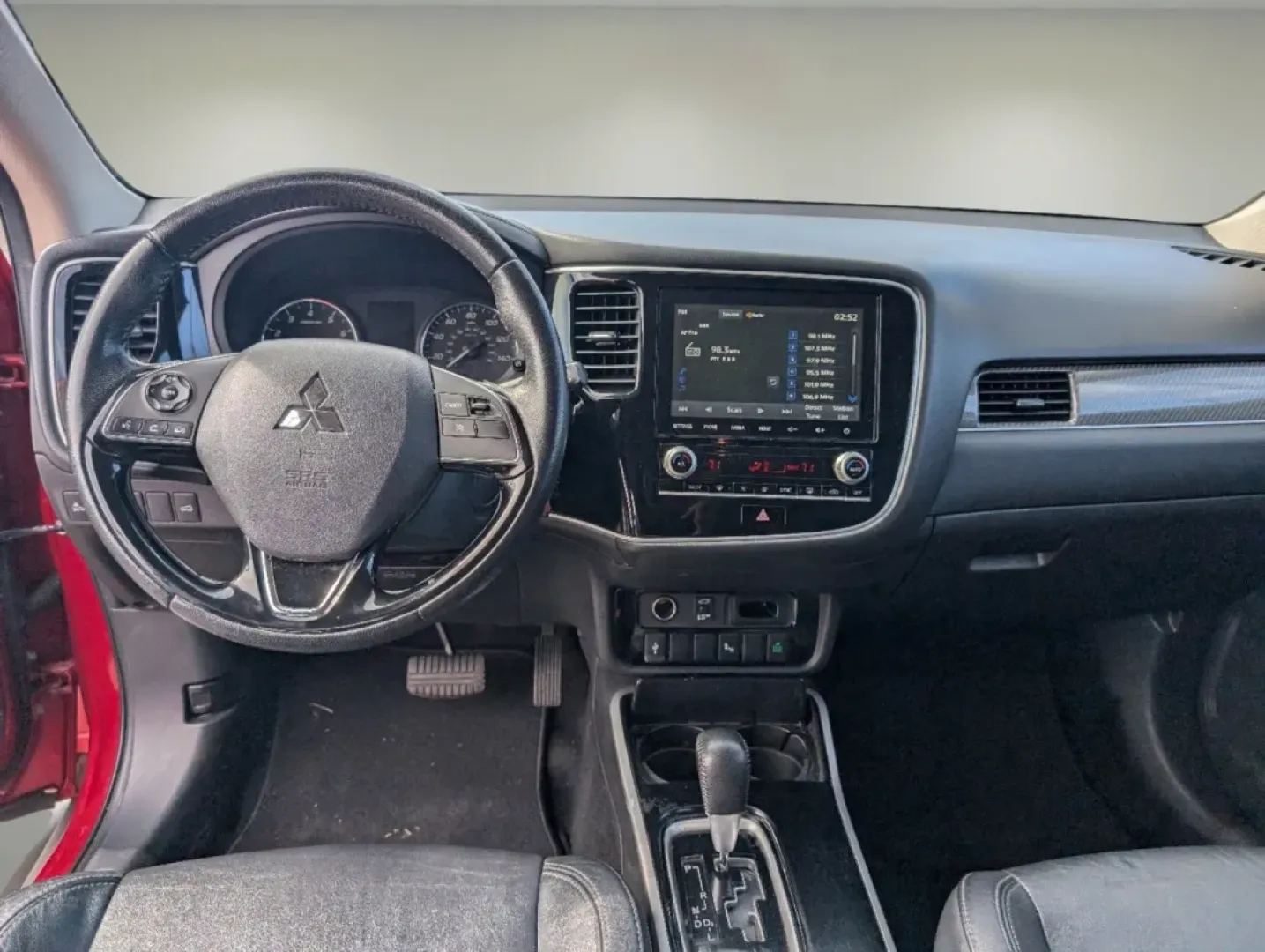 2020 Mitsubishi Outlander SEL (JA4AZ3A35LZ) with an Other engine, located at 1430 Gateway Drive, Opelika, AL, 36801, (334) 239-0944, 32.637871, -85.409790 - **Adventure Awaits with This 2020 Mitsubishi Outlander SEL Perfect for Family Road Trips or Daily Commuting!**<br /> <br /> Are you ready to elevate your driving experience? The 2020 Mitsubishi Outlander SEL is the ideal SUV for families and adventurers alike, blending comfort, versatility, and cut - Photo#11