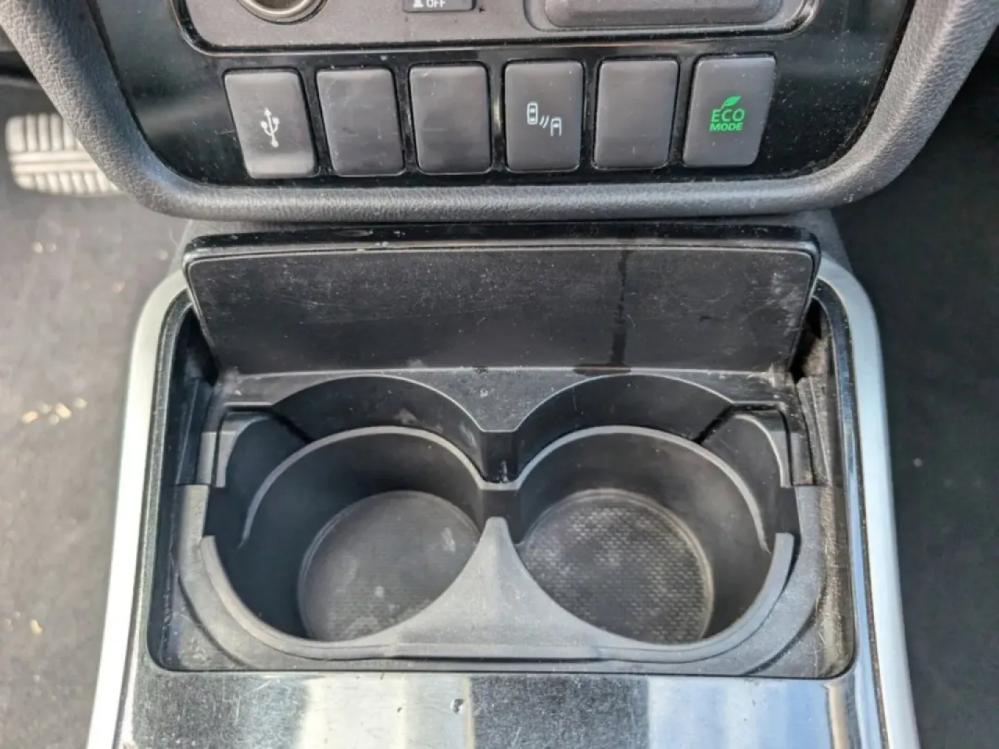 2020 Mitsubishi Outlander SEL (JA4AZ3A35LZ) with an Other engine, located at 1430 Gateway Drive, Opelika, AL, 36801, (334) 239-0944, 32.637871, -85.409790 - **Adventure Awaits with This 2020 Mitsubishi Outlander SEL Perfect for Family Road Trips or Daily Commuting!**<br /> <br /> Are you ready to elevate your driving experience? The 2020 Mitsubishi Outlander SEL is the ideal SUV for families and adventurers alike, blending comfort, versatility, and cut - Photo#12