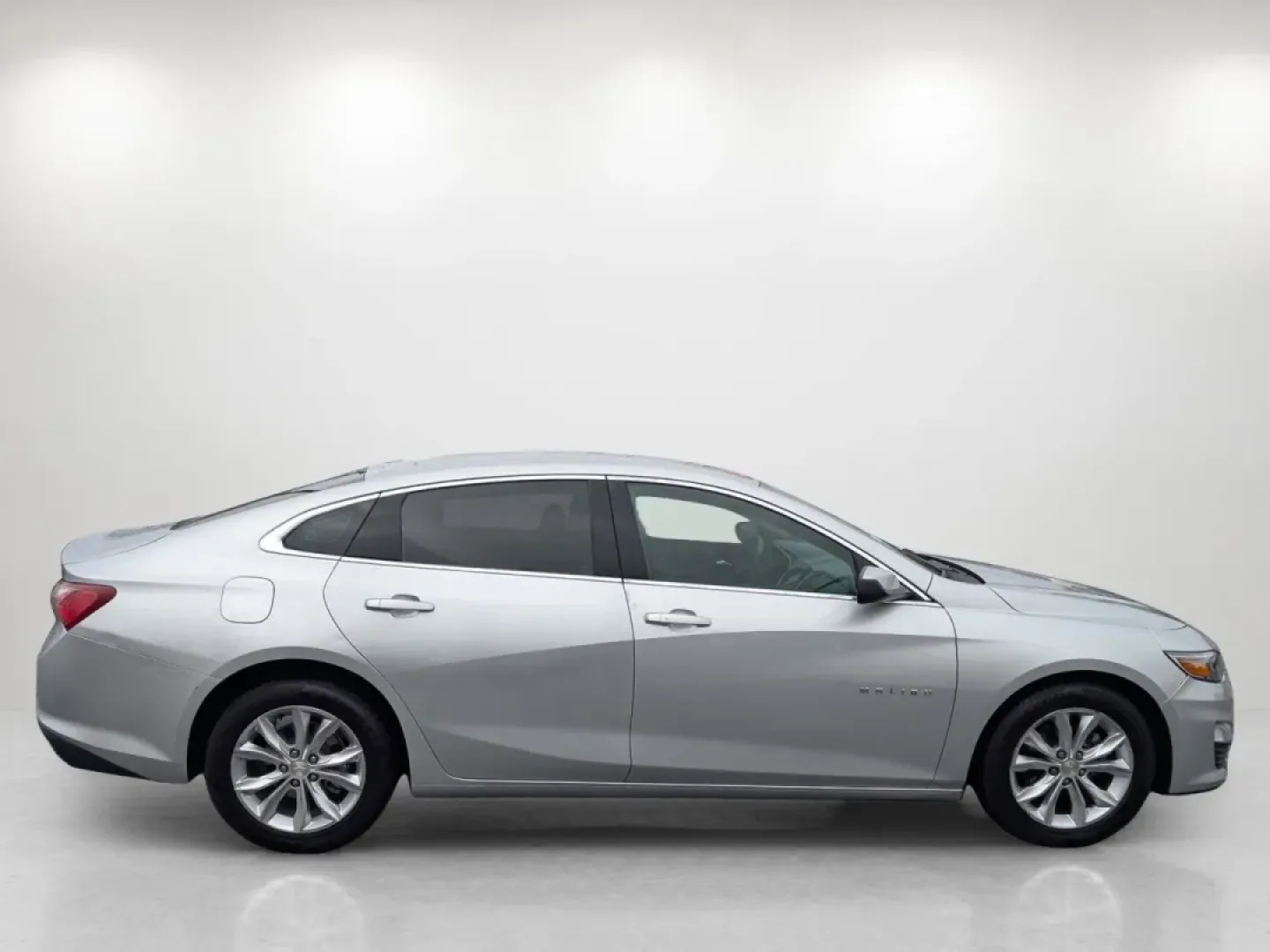 2022 /Jet Black Chevrolet Malibu LT (1G1ZD5ST9NF) with an Other engine, located at 7000 Northlake Connector, Columbus, GA, 31904, (706) 987-8085, 32.524975, -84.978134 - **Embrace the Journey with the 2022 Chevrolet Malibu LT Perfect for Everyday Adventures!**<br /> <br /> Are you searching for a versatile and stylish vehicle that fits seamlessly into your daily routine? Look no further than the 2022 Chevrolet Malibu LT, available now at Gils Auto in Phenix City, A - Photo#3