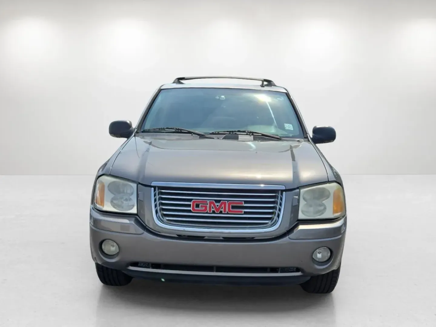 2006 /Light Gray GMC Envoy SLT (1GKDS13S662) with an Other engine, located at 804 22nd Ave, Phenix City, AL, 36870, (334) 297-1860, 32.484749, -85.024475 - **Explore New Adventures with the 2006 GMC Envoy SLT at Gils Auto in Prattville, AL!**<br /> <br /> Are you ready to elevate your driving experience? Whether you're planning a weekend getaway, commuting to work, or simply need a reliable vehicle for the family, the 2006 GMC Envoy SLT is your perfect - Photo#2