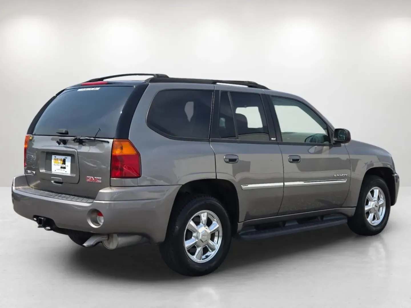 2006 /Light Gray GMC Envoy SLT (1GKDS13S662) with an Other engine, located at 804 22nd Ave, Phenix City, AL, 36870, (334) 297-1860, 32.484749, -85.024475 - **Explore New Adventures with the 2006 GMC Envoy SLT at Gils Auto in Prattville, AL!**<br /> <br /> Are you ready to elevate your driving experience? Whether you're planning a weekend getaway, commuting to work, or simply need a reliable vehicle for the family, the 2006 GMC Envoy SLT is your perfect - Photo#5