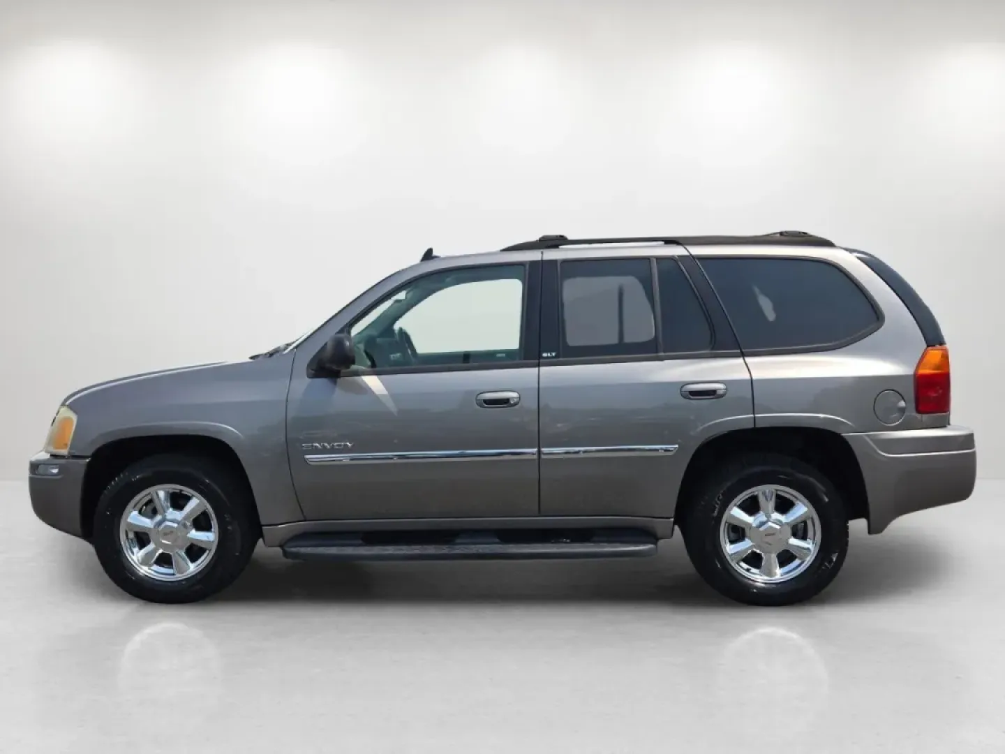2006 /Light Gray GMC Envoy SLT (1GKDS13S662) with an Other engine, located at 804 22nd Ave, Phenix City, AL, 36870, (334) 297-1860, 32.484749, -85.024475 - **Explore New Adventures with the 2006 GMC Envoy SLT at Gils Auto in Prattville, AL!**<br /> <br /> Are you ready to elevate your driving experience? Whether you're planning a weekend getaway, commuting to work, or simply need a reliable vehicle for the family, the 2006 GMC Envoy SLT is your perfect - Photo#8