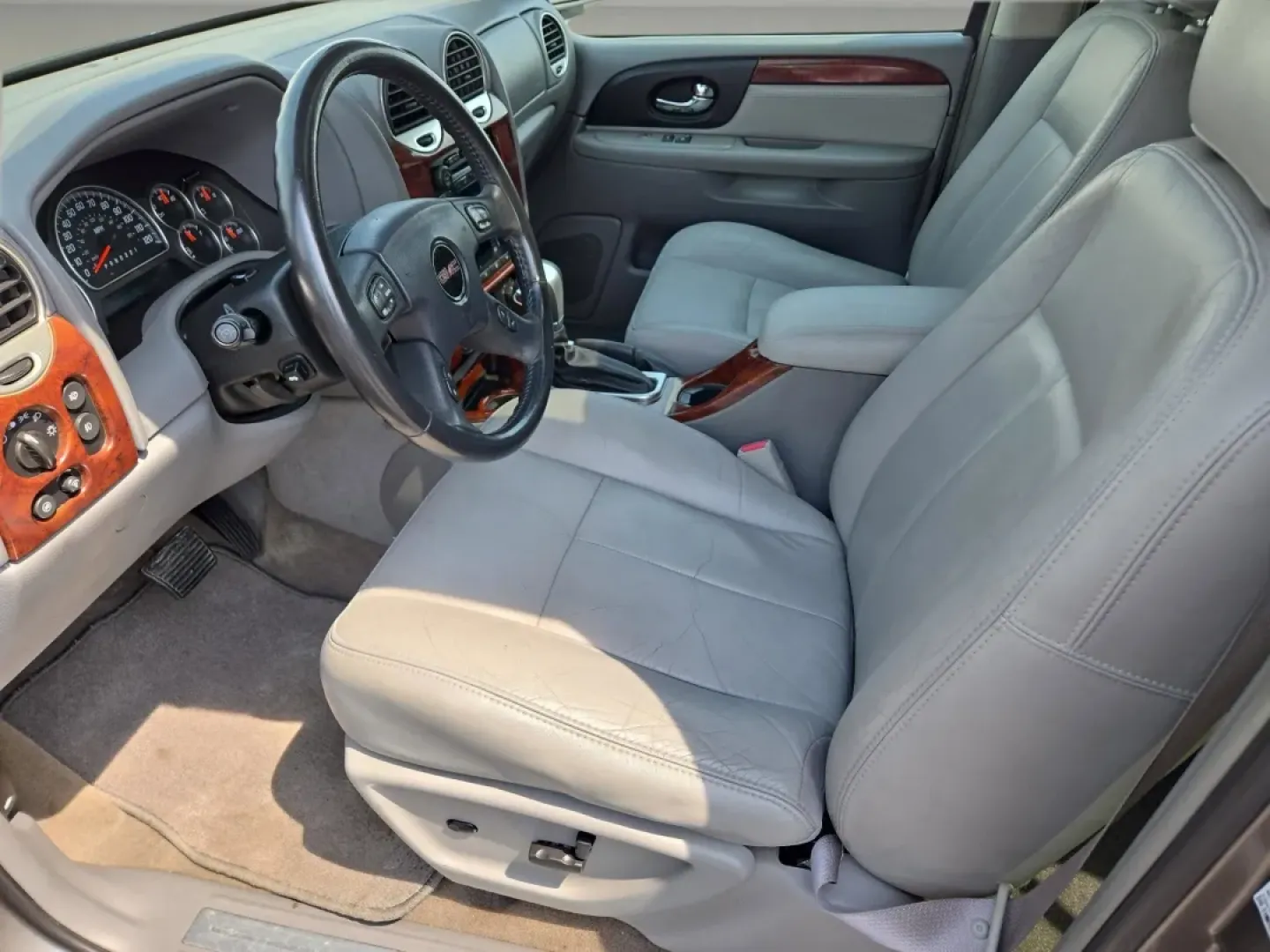 2006 /Light Gray GMC Envoy SLT (1GKDS13S662) with an Other engine, located at 804 22nd Ave, Phenix City, AL, 36870, (334) 297-1860, 32.484749, -85.024475 - **Explore New Adventures with the 2006 GMC Envoy SLT at Gils Auto in Prattville, AL!**<br /> <br /> Are you ready to elevate your driving experience? Whether you're planning a weekend getaway, commuting to work, or simply need a reliable vehicle for the family, the 2006 GMC Envoy SLT is your perfect - Photo#12