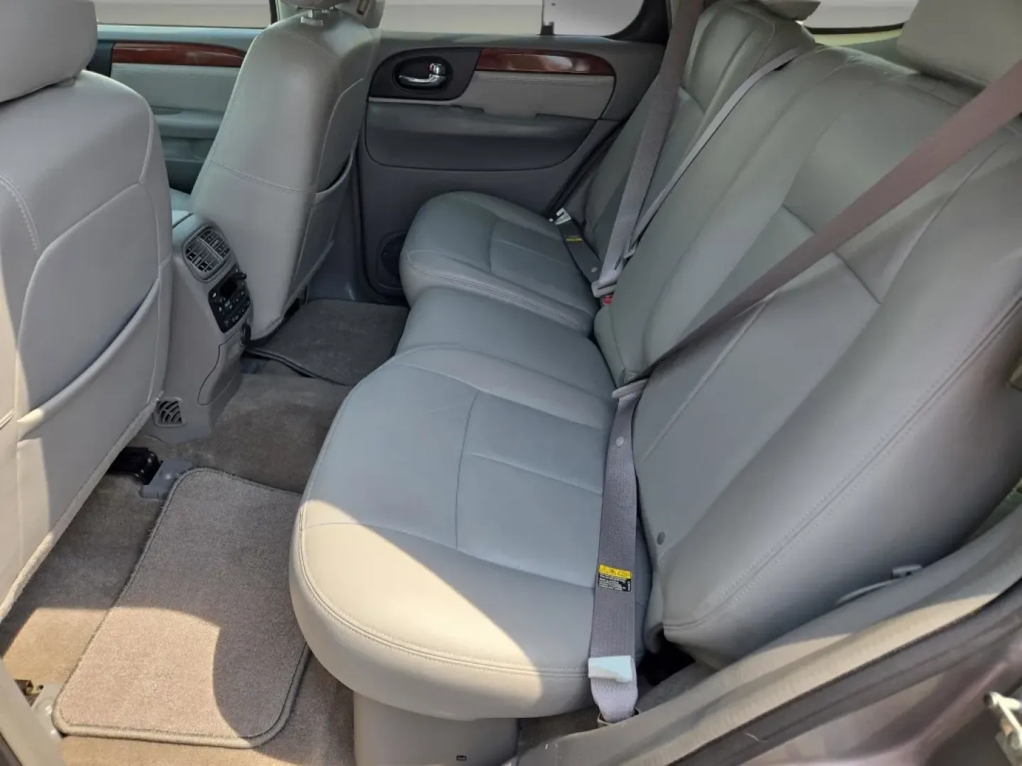 2006 /Light Gray GMC Envoy SLT (1GKDS13S662) with an Other engine, located at 804 22nd Ave, Phenix City, AL, 36870, (334) 297-1860, 32.484749, -85.024475 - **Explore New Adventures with the 2006 GMC Envoy SLT at Gils Auto in Prattville, AL!**<br /> <br /> Are you ready to elevate your driving experience? Whether you're planning a weekend getaway, commuting to work, or simply need a reliable vehicle for the family, the 2006 GMC Envoy SLT is your perfect - Photo#13